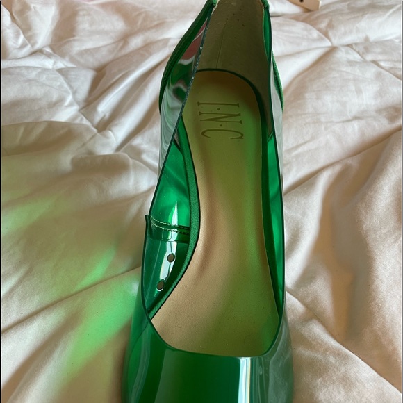 Fun Green Heels - Picture 5 of 8